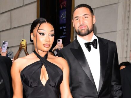 NBA／湯普森球場情場皆崩盤？ 歌手女友怒控劈腿：忠誠不可妥協12小時 以前獨行俠射手湯普森（Klay Thompson）與知名饒舌歌手梅根（Megan Thee Stall…