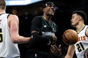 NBA／助灰狼淘汰金塊 麥克丹尼爾斯：我說了很多並用實力證明12小時 以前面對主力後衛群全數掛傷號的絕境，灰狼隊今天展現驚人韌性，靠著前鋒麥克丹尼爾斯（Jaden McDa…