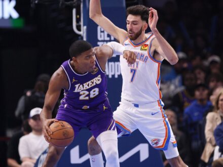 NBA／兩軍開打前先一頓猛誇 霍姆葛倫讚八村壘「日本版喬丹」 湖人在昨天擊敗火箭晉級後，接下來次輪將交手強敵雷霆，在兩隊開打之際，雷霆當家長人霍姆葛倫（Chet…