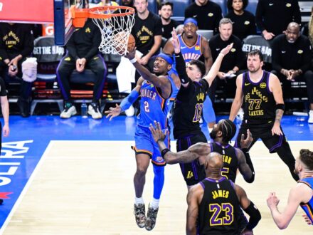 NBA／雷霆本季淨效率值史上前10 湖人主帥坦言堪比公牛、勇士王朝 在與雷霆次輪系列賽G1開打前，湖人主帥瑞迪克（JJ Redick）在受訪時用球隊「淨效率值（Net…
