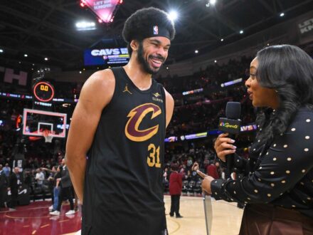 NBA／騎士中鋒G7關門戰神數據 隊史僅18年「全力詹」辦到14小時 以前騎士先發中鋒艾倫（Jarrett Allen）今日在G7對暴龍關鍵之戰扮演內線殺器，不僅進攻端繳全…
