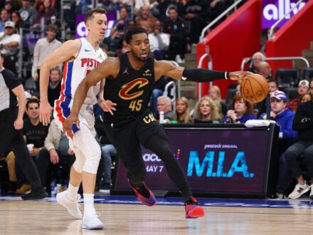 NBA／首戰罰球比活塞少19個 騎士米契爾感覺得不到哨聲 騎士今天在東區第二輪系列賽首戰101：111不敵活塞，騎士全場罰球總數僅有16顆，與活塞全隊共35…