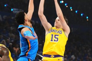 NBA／創勇士格林後首見不名譽紀錄 湖人里夫斯：沒人在乎剛傷癒 湖人隊季後賽第二輪遭遇雷霆隊，首戰以90：108慘敗，「鄉村曼巴」里夫斯（Austin Reave…
