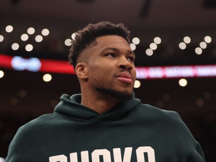 NBA／美媒更新字母哥最新動向 指東區一支勁旅最有機會角逐 有關公鹿當家球星「字母哥」安戴托昆波（Giannis Antetokounmpo）的交易傳聞仍在持…