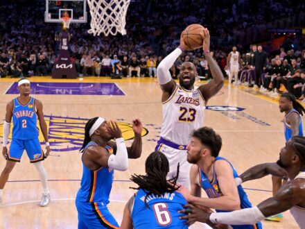 NBA／從喬丹公牛到宇宙勇！ 詹皇親口認證：這支雷霆就在那個等級 即便是見證過無數王朝與傳奇球隊的詹姆斯（LeBron James），如今面對眼前這支雷霆，也不得不…