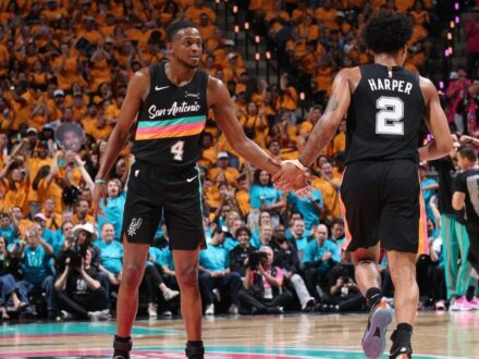 NBA前瞻：马刺仍是晋级热门；夺冠赔率+390