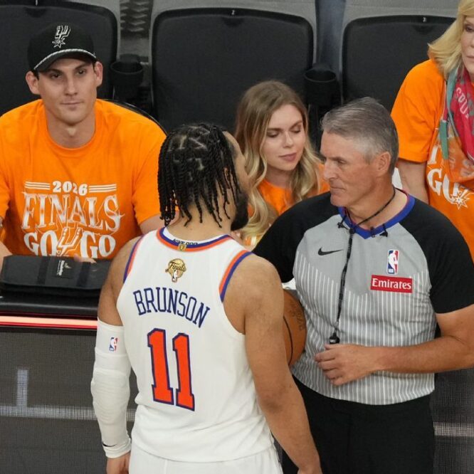 消息人士:NBA正在调查布伦森与球迷事件