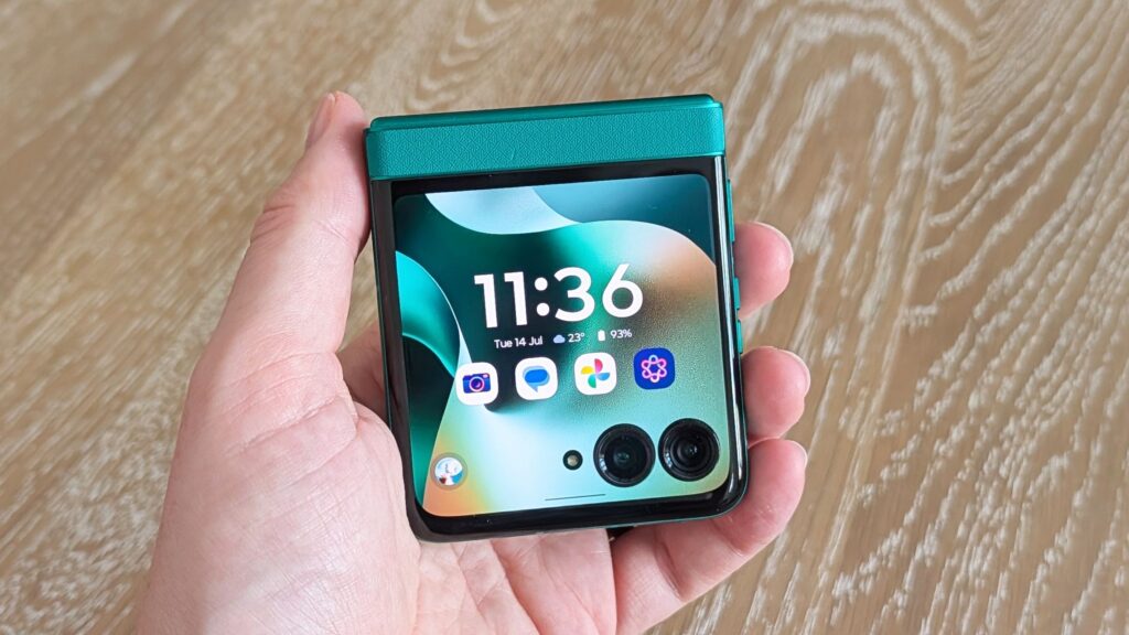 Motorola Razr 2026评测:中端翻盖手机新标杆?优点突出,但也留下了遗憾