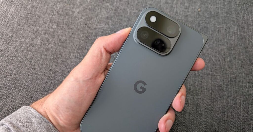 Google Pixel 11 Pro Fold 深度评测:进步显著,但距离“最佳”仍有距离?购买建议与同类对比