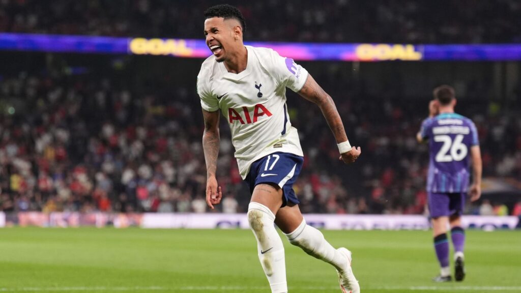 Tottenham热刺5-1大胜查尔顿:萨维奥首秀传射建功,助球队轻松闯入卡拉宝杯第三轮